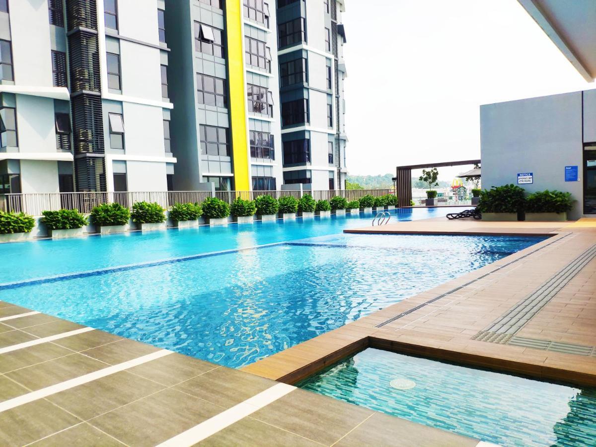 Le Pavilion By Salaam Suites, 5 Pax, Near Setiawalk Puchong